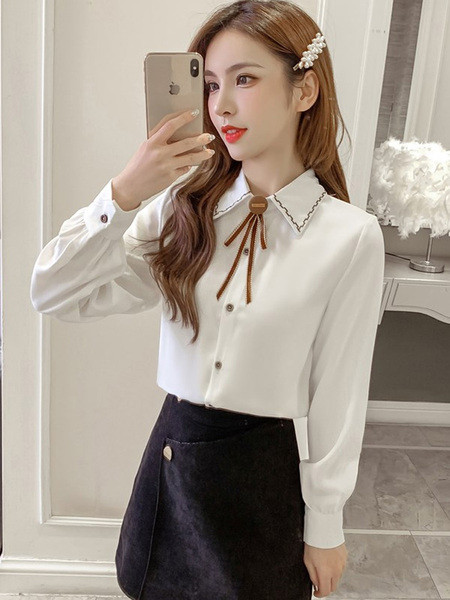 Alkalmi női ing szalaggal és klasszikus gallérral