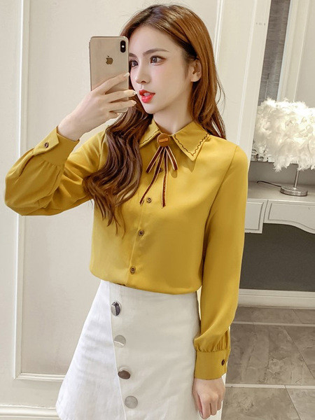 Alkalmi női ing szalaggal és klasszikus gallérral