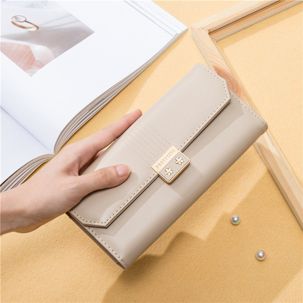 Műbőr pénztárca fém rögzítéssel