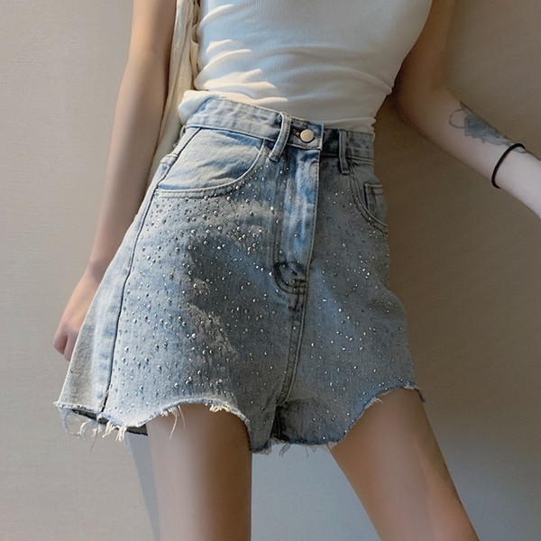 Pantaloni scurți moderni de damă cu talie înaltă și pietre