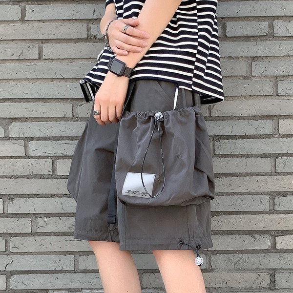 Laiad taskusidemetega cargo-püksid