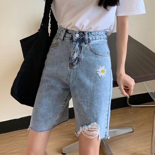 Modern női 3/4-es nadrág magas derékkal és hímzéssel