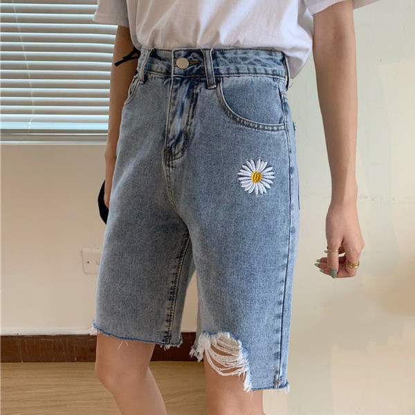 Modern női 3/4-es nadrág magas derékkal és hímzéssel