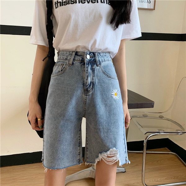 Modern női 3/4-es nadrág magas derékkal és hímzéssel