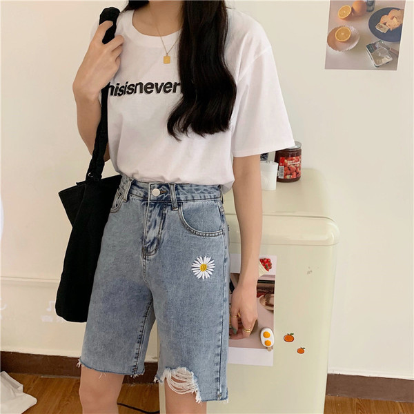 Modern női 3/4-es nadrág magas derékkal és hímzéssel