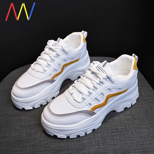 Modern női tornacipő eco bőrből készült durva talppal