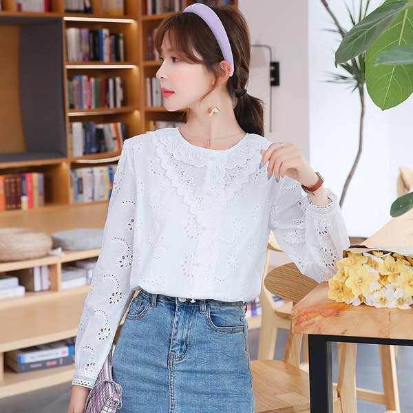 Alkalmi női ing hímzéssel és ovális nyakkivágással, lila és fehér színben