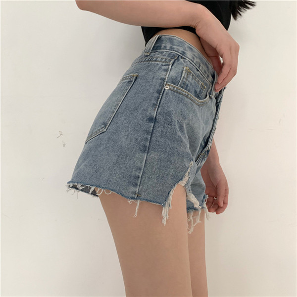 Γυναικεία σορτς τζιν με κουμπιά και σκισμένα μοτίβα