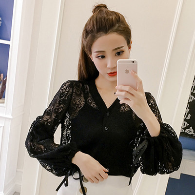 Alkalmi női csipkeing nyakkendővel és spitz nyakkivágással