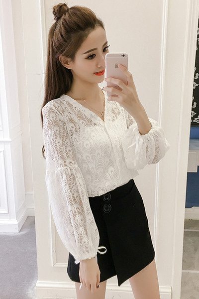 Alkalmi női csipkeing nyakkendővel és spitz nyakkivágással