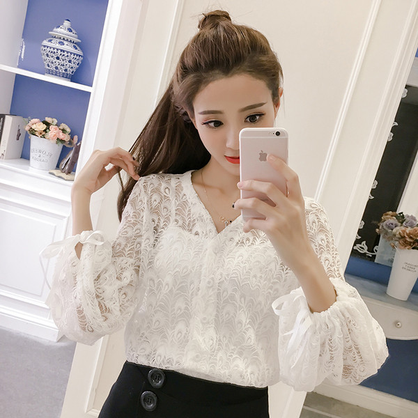 Alkalmi női csipkeing nyakkendővel és spitz nyakkivágással