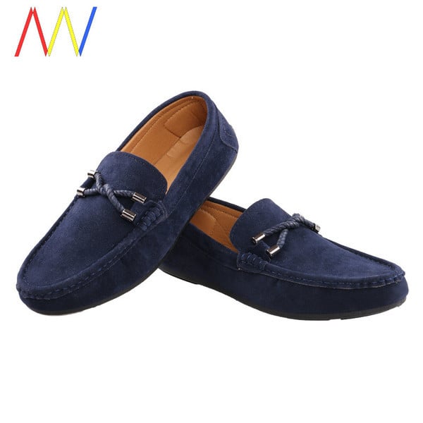 Férfi modern moxinok fém elemekkel