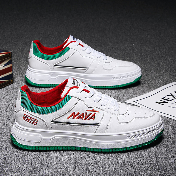 Alkalmi férfi tornacipő felirattal, lapos talppal