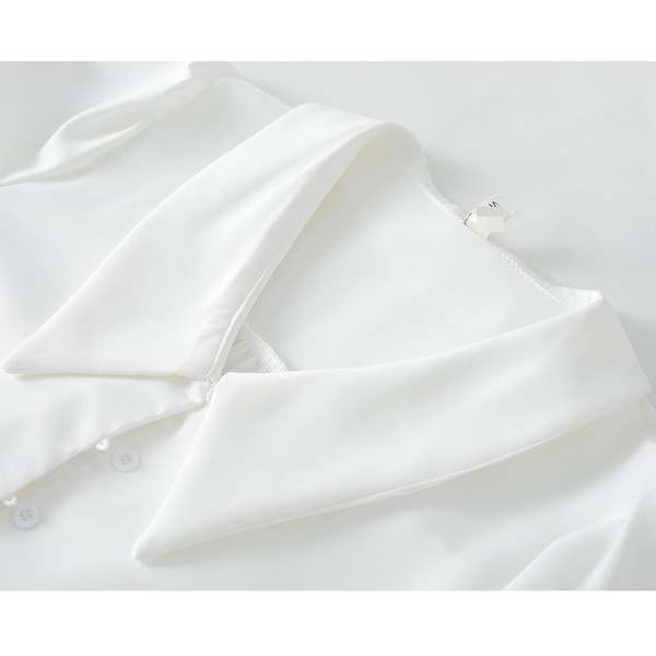 Cămașă modernă de damă - cu decolteu spitz și mâneci lungi