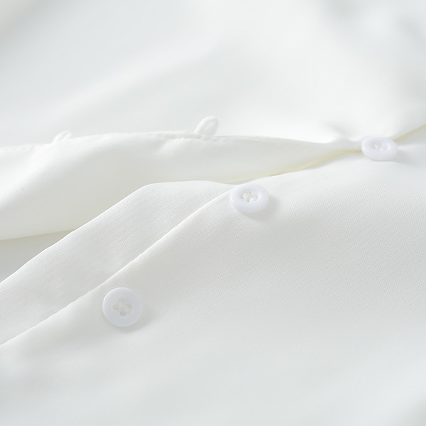 Cămașă modernă de damă - cu decolteu spitz și mâneci lungi