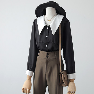 Jauna modeļa sieviešu krekls ar V-veida kakla izgriezumu un garām piedurknēm