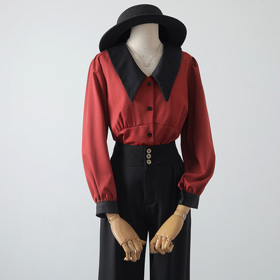 Jauna modeļa sieviešu krekls ar V-veida kakla izgriezumu un garām piedurknēm