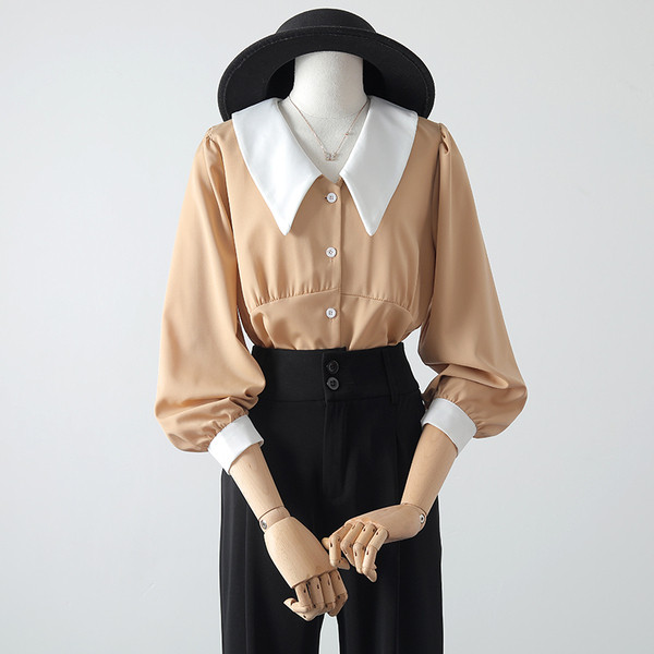 Jauna modeļa sieviešu krekls ar V-veida kakla izgriezumu un garām piedurknēm