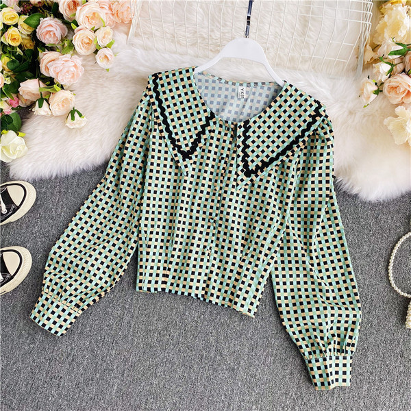 Ikdienas sieviešu krekls ar garām piedurknēm un ovālu kakla izgriezumu