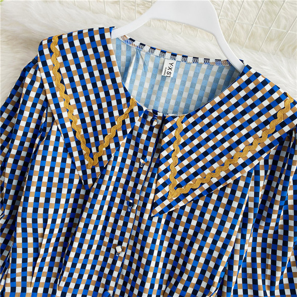 Ikdienas sieviešu krekls ar garām piedurknēm un ovālu kakla izgriezumu