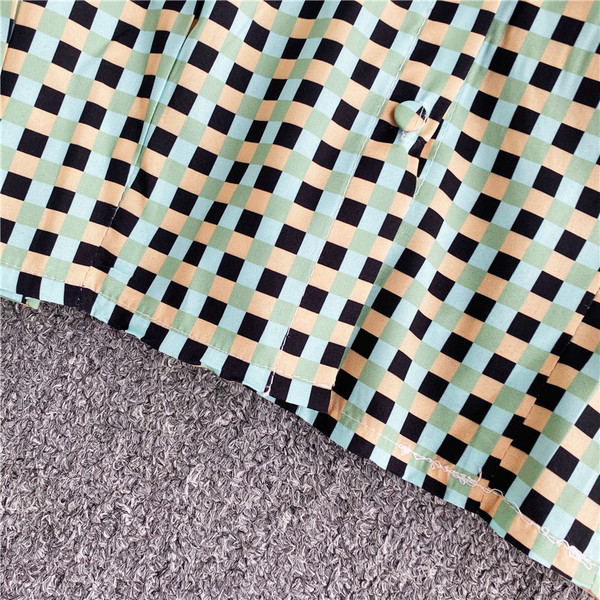 Ikdienas sieviešu krekls ar garām piedurknēm un ovālu kakla izgriezumu