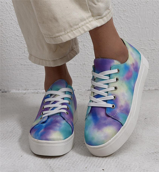 Modern női tornacipő fűzős, színes mintával