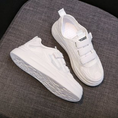 Modern női tornacipő színes nyakkendőkkel