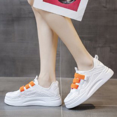 Modern női tornacipő színes nyakkendőkkel