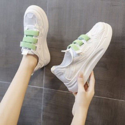 Modern női tornacipő színes nyakkendőkkel