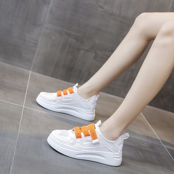 Modern női tornacipő színes nyakkendőkkel