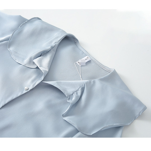 Modern női ing hosszú ujjal és széles gallérral