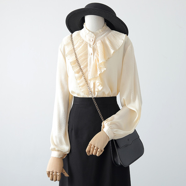 Uue mudeli madala kraega ja pikkade varrukatega naiste särk