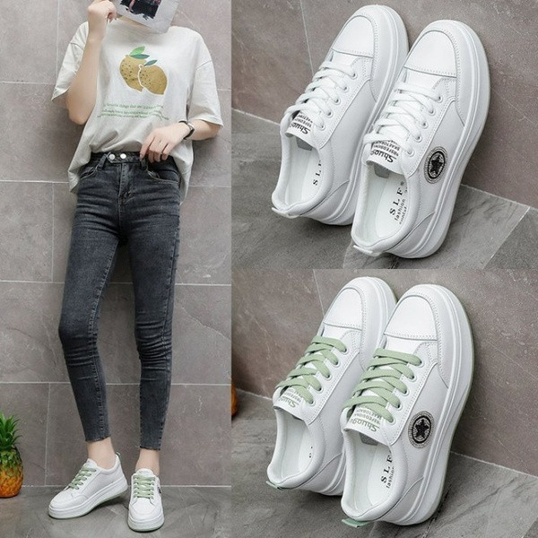 Modernas sieviešu kedas ar aplikācijām un saitēm