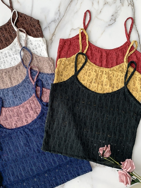 Ikdienas sieviešu īss topiņš ar plānām lencēm