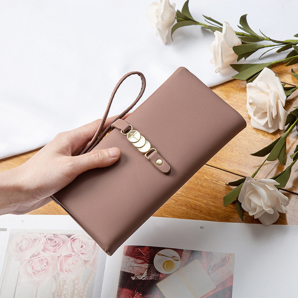 Sieviešu ādas maks ar metāla elementu