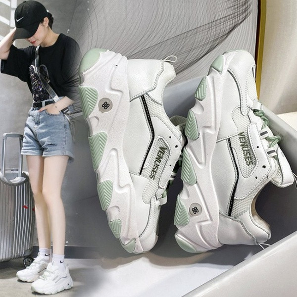 Αθλητικά και casual γυναικεία  παπούτσια με κορδόνια και παχιά σόλα