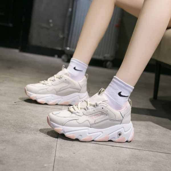 Αθλητικά και casual γυναικεία  παπούτσια με κορδόνια και παχιά σόλα