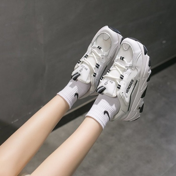 Αθλητικά και casual γυναικεία  παπούτσια με κορδόνια και παχιά σόλα