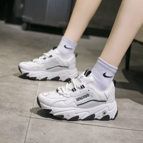 Αθλητικά και casual γυναικεία  παπούτσια με κορδόνια και παχιά σόλα