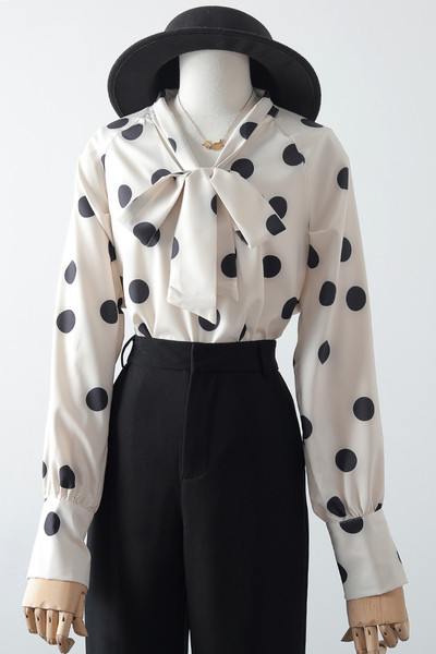 Jauna modeļa sieviešu krekls ar punktētu lentīti