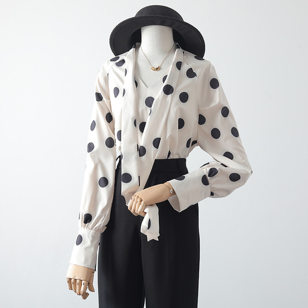 Jauna modeļa sieviešu krekls ar punktētu lentīti