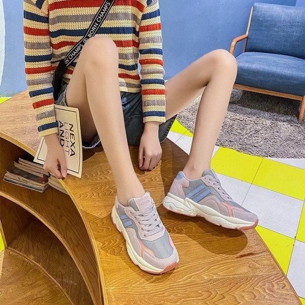 Ikdienas sieviešu kedas ar mežģīnēm un rakstu