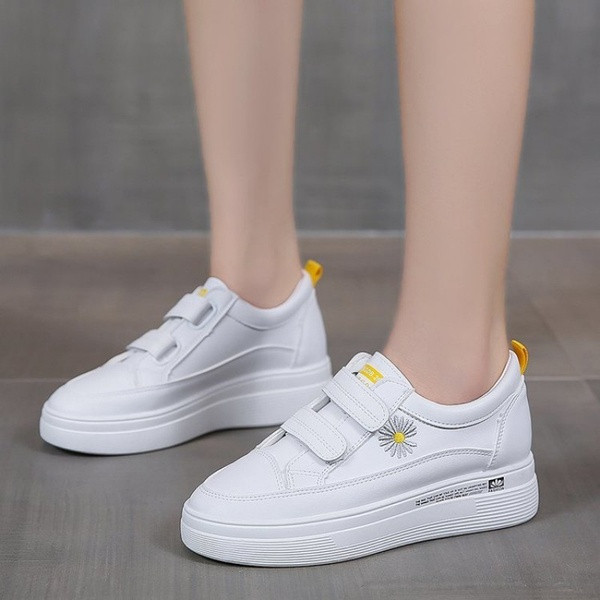 Casual γυναικεία αθλητικά παπούτσια με κέντημα και λουράκια βελκρό