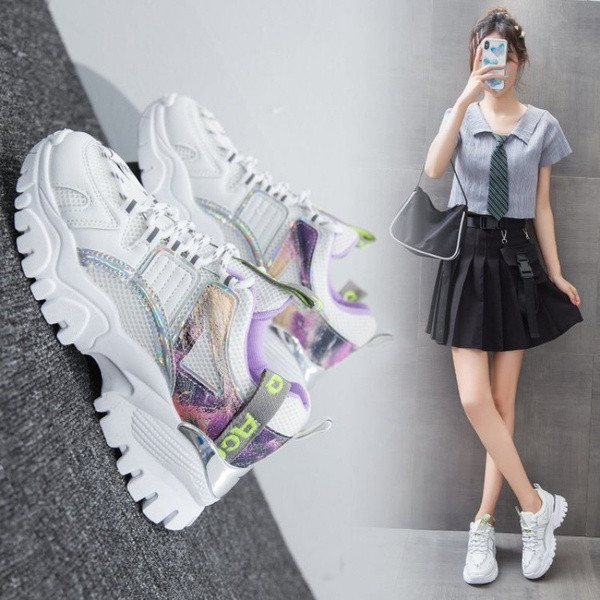Μοντέρνα γυναικεία αθλητικά παπούτσια με πολύχρωμο μοτίβο και κορδόνια