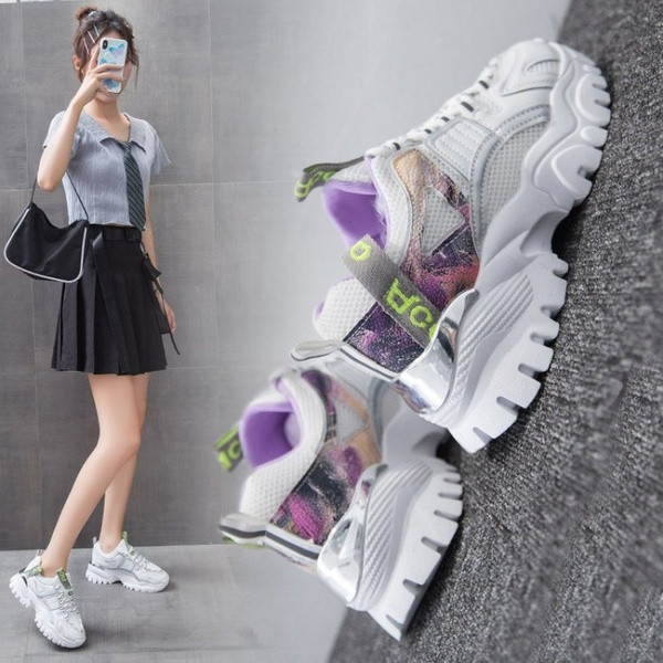 Μοντέρνα γυναικεία αθλητικά παπούτσια με πολύχρωμο μοτίβο και κορδόνια