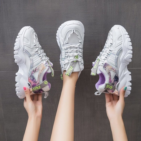 Μοντέρνα γυναικεία αθλητικά παπούτσια με πολύχρωμο μοτίβο και κορδόνια