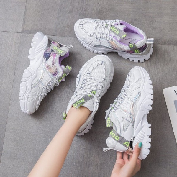 Μοντέρνα γυναικεία αθλητικά παπούτσια με πολύχρωμο μοτίβο και κορδόνια