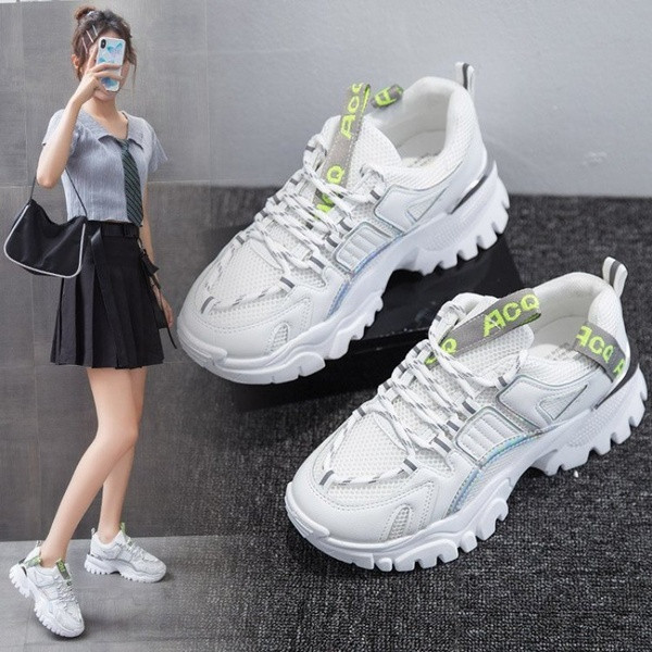 Μοντέρνα γυναικεία αθλητικά παπούτσια με πολύχρωμο μοτίβο και κορδόνια