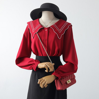 Moderns sieviešu krekls ar apaļu kakla izgriezumu