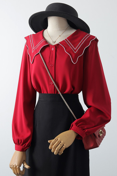 Moderns sieviešu krekls ar apaļu kakla izgriezumu